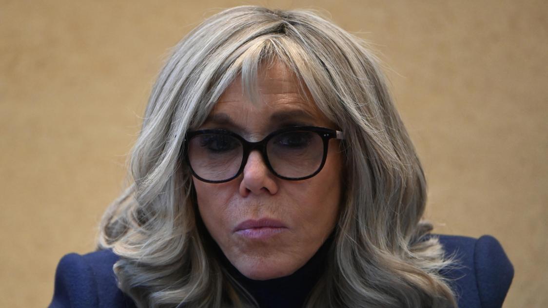 Brigitte Macron d fend vivement le port de l uniforme l cole